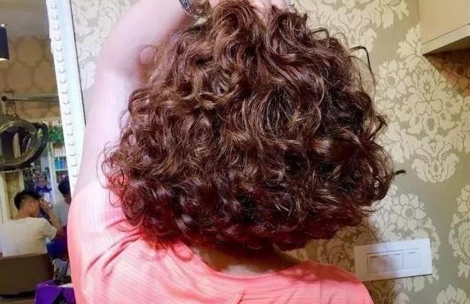 最受中年女性喜爱的"小卷烫"烫发20款,美而优雅!