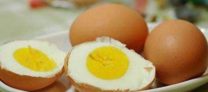 三岁的宝宝吃完鸡蛋后就有问题了, 妈妈知道后