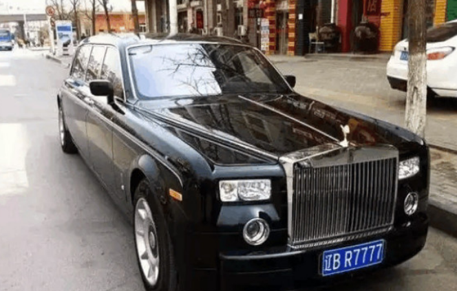 辽宁最霸气车,车牌一般般,车标值30万,估价两千万!