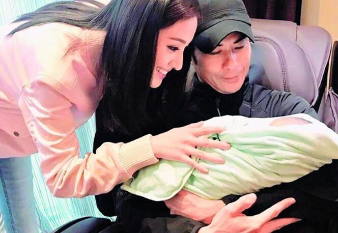 50岁郑嘉颖和小女友终定下来！陈凯琳不顾家庭反对 公开说是郑太