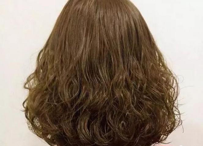 最受中年女性喜爱的"小卷烫"烫发20款,美而优雅!