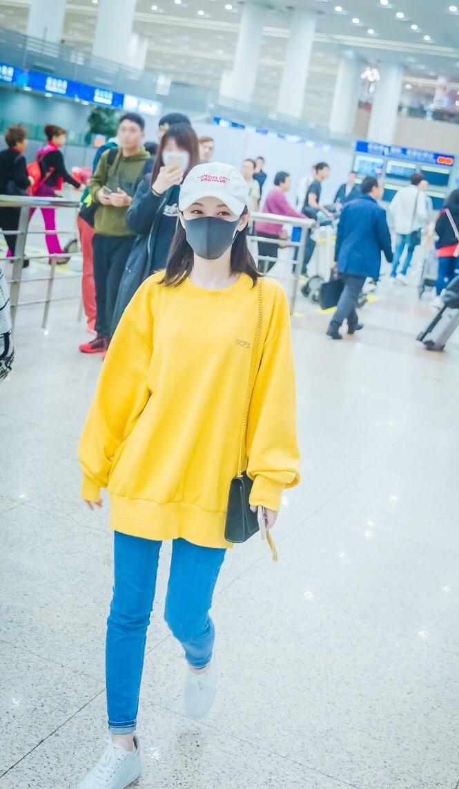 鞠婧丝袜凹机场,嘟嘴卖萌停不下来,造型:多毛还好意思秀网友日本诱情趣内衣图片