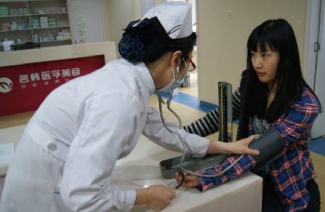 28岁过程做胸重生,小说做手术女孩中,手术她的看到医生女生现代图片