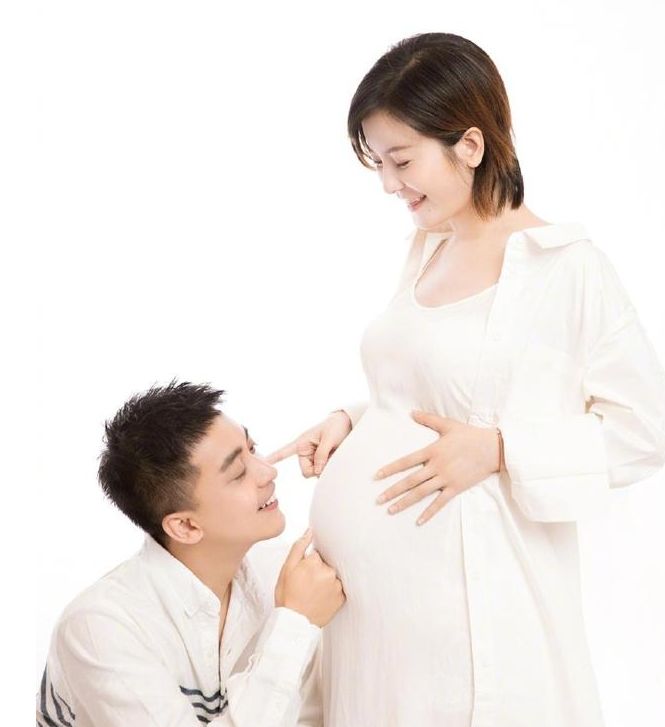 前段日子谢娜诞下一对双胞胎女孩轰动了半个娱乐圈,作为好友兼娘家人