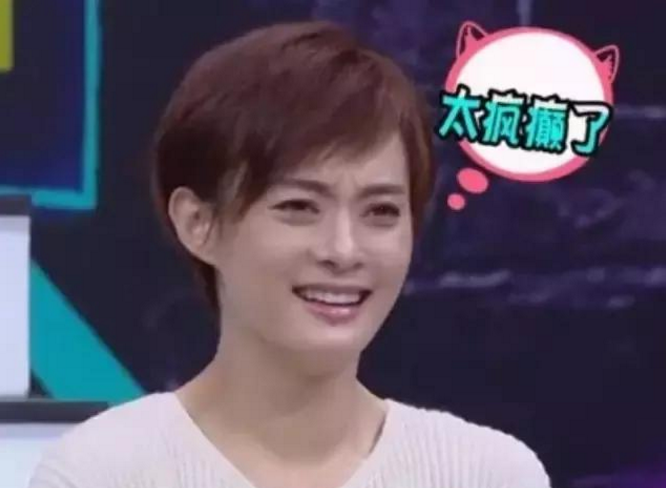 孙俪邓超一家四口现身机场，邓超霸气互女儿，网友：好温馨的一家