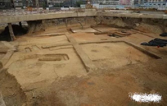 古代残忍的陪葬制度,专家发现一东汉古墓,墓主