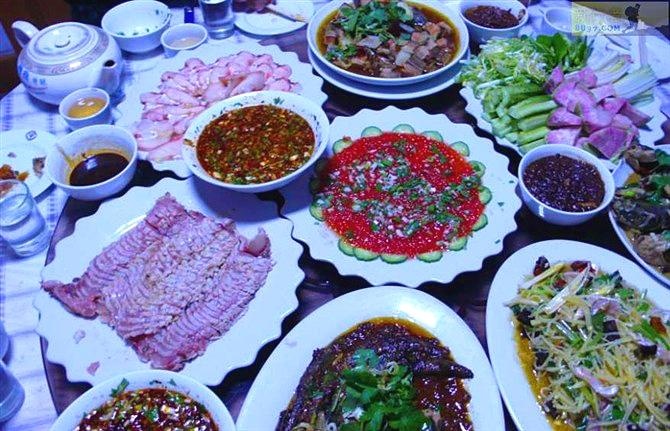 国境线自驾游一路与鱼结缘,从天下第一菜到赫哲族塔拉