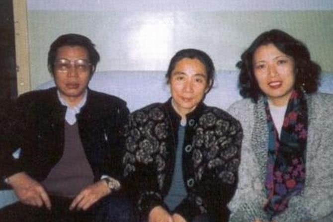林彪的三个亲生子女,女儿想带遗骨回国安葬,却