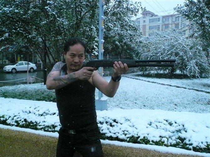 当时长春还有一位黑帮大佬叫于永庆,由于比梁旭东出道早当时黑道上的