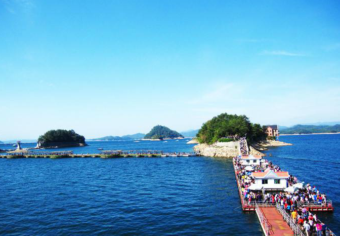 中国这个人工湖,只因改了个好听的名字,旅游年