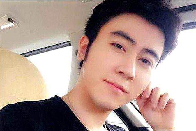 蛇哥线下演示"挂b"操作呼吁抵制外挂, 吃鸡手游成外挂重灾区!