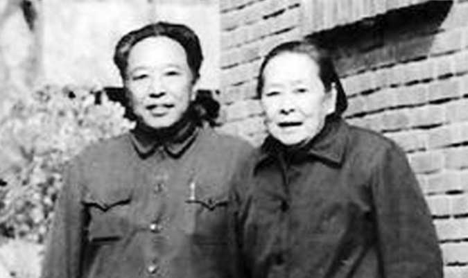 她是延安"十大美女"之一,17岁考入黄埔军校,丈夫是
