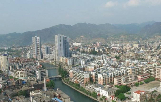 贵州最厉害的县城, 人口30万,