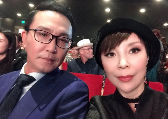 55岁吴刚老婆近照曝光,原来达康书记每天面对着这样的女人!