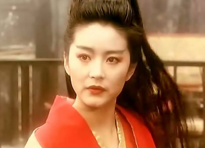 同样是演的东方不败,林青霞被说是美到极致,而她却是丑到极致!