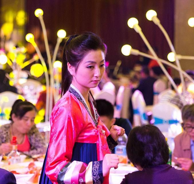 朝鲜姑娘在中国乘坐高铁后, 直言差距大到不敢想象!