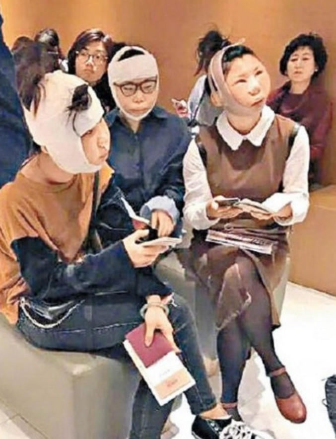 三名女孩赴韩国整容脸未消肿,海关认不出来不