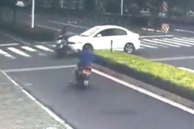 电动车发现是女司机后，已为时已晚