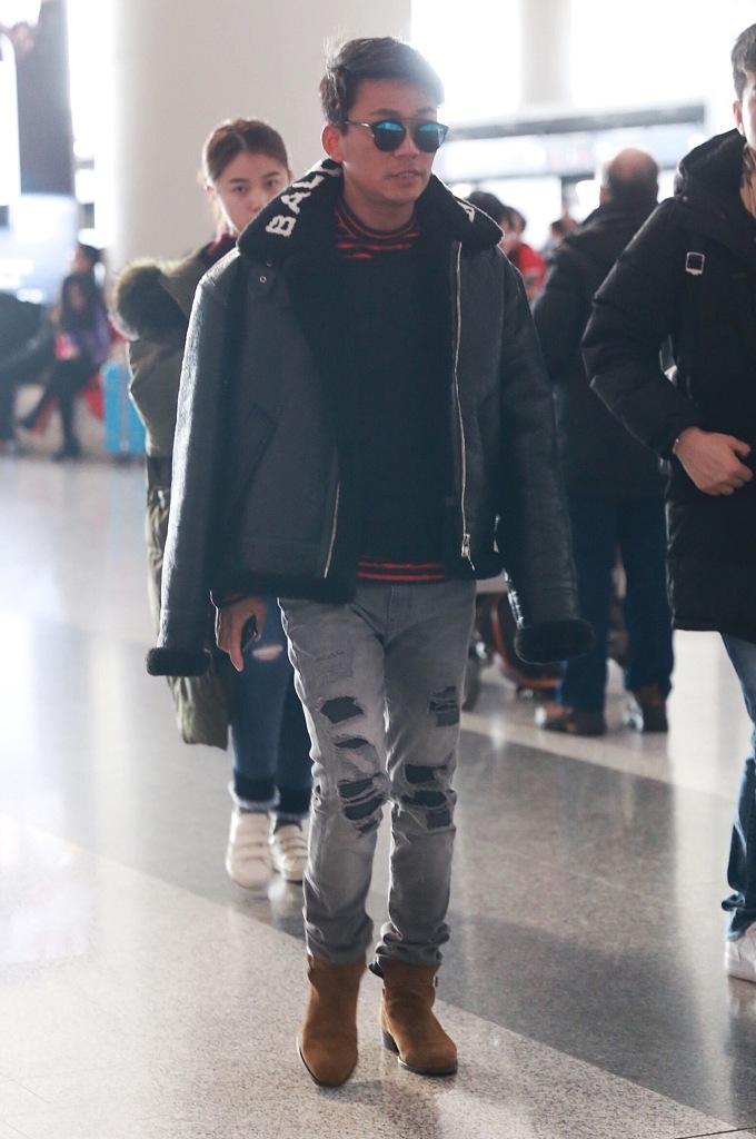 机场大厅彻底被明星们占领 连最土的男星都去