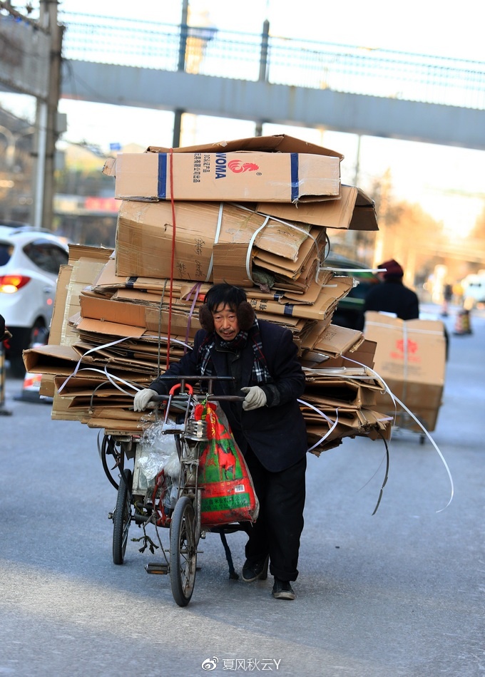 【实拍】北京街头冬日忙碌的小人物:户外工作者的艰辛