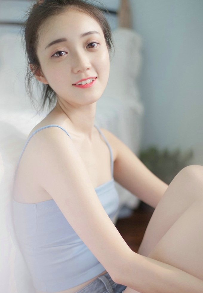 两人其实就是情侣，而且露露还非常听从韩耿的话
