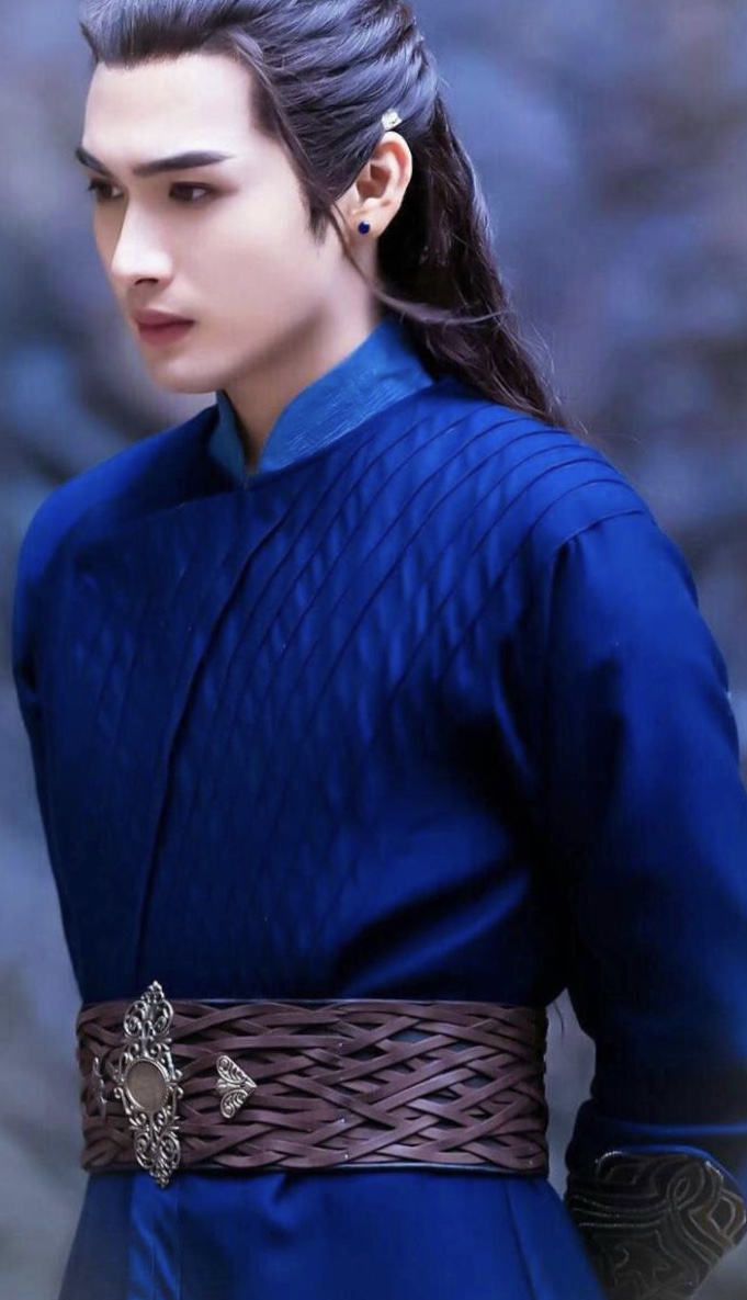 古装男神中张彬彬一定名列前茅，最英俊的秦王嬴政毫无疑问