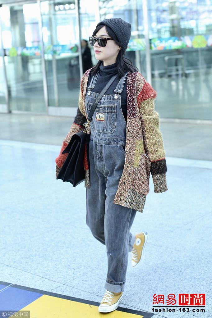 一周星街拍:李小璐穿PGone同款带甜馨出行