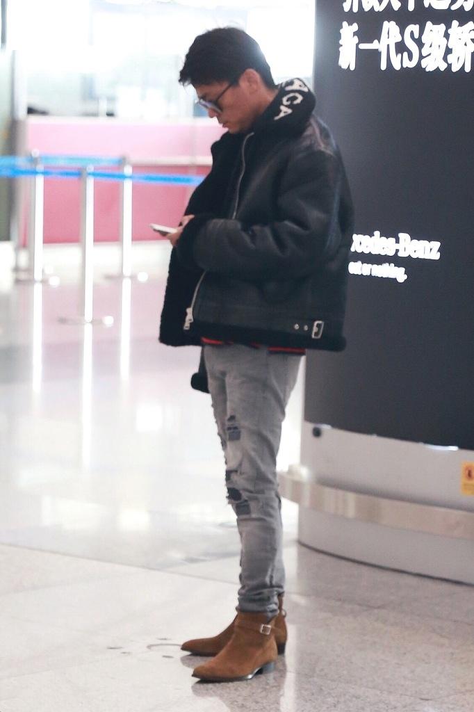机场大厅彻底被明星们占领 连最土的男星都去