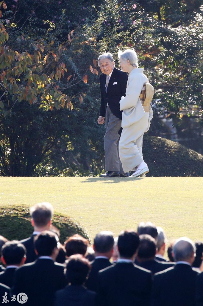 日本皇室豪华阵容亮相东京帝国花园 天皇夫妇行动感动无数日本人