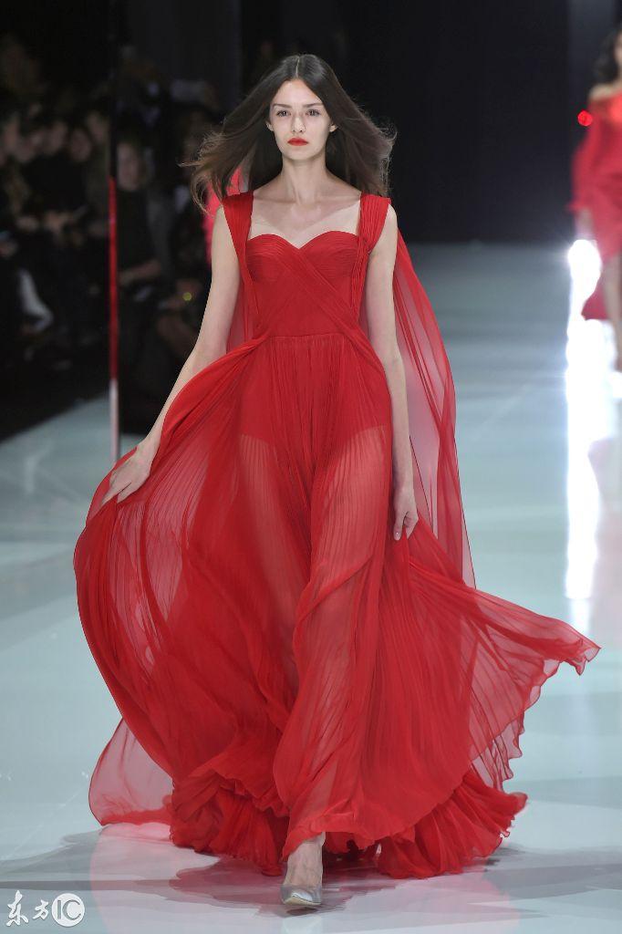维密秀名模晚礼服版是啥样? 盛装的高个美女,