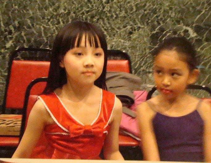 十年前她被林妙可顶替登台,现林妙可艺考两次