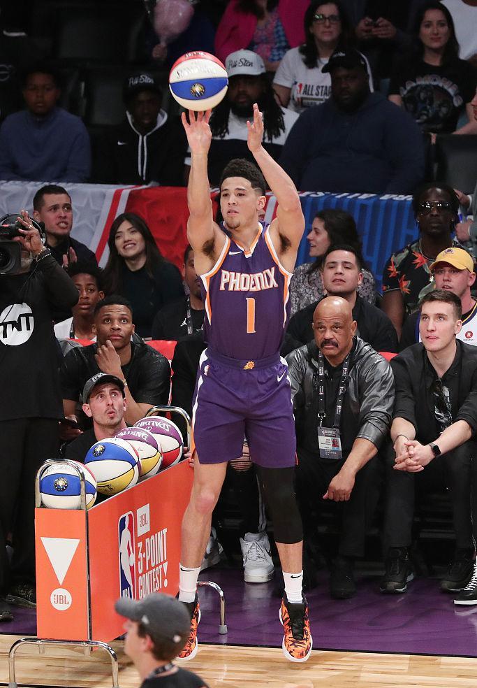 布克创纪录加冕nba三分王 一点强于同时期科比