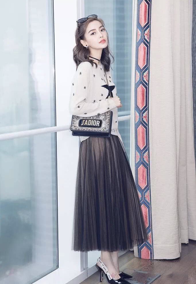 杨颖身穿迪奥礼服,招牌式穿搭,选她当品牌大使