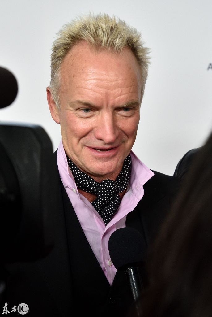 名人们参加环球音乐集团2018年的格莱美颁奖