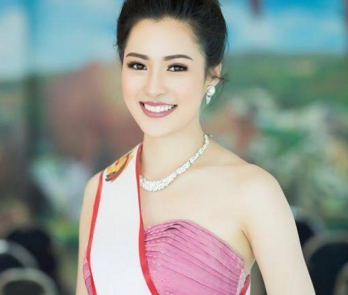 泰国举办美女吃烤鸡比赛 中泰混血儿斩获冠军!