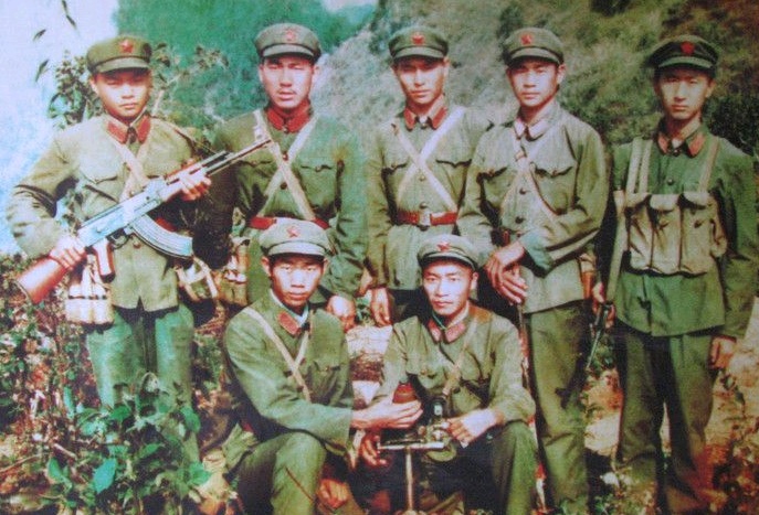 了30年的解放帽,但1982年,为何开始佩发钢盔?