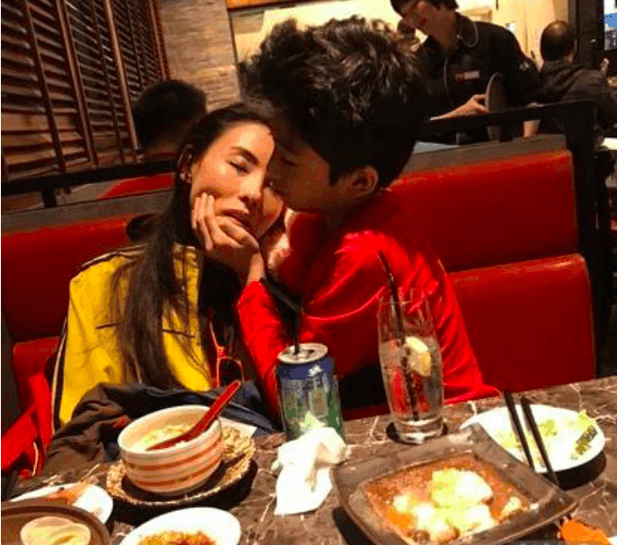 张柏芝累到吃饭睡着, 大儿子暖心举动获网友点