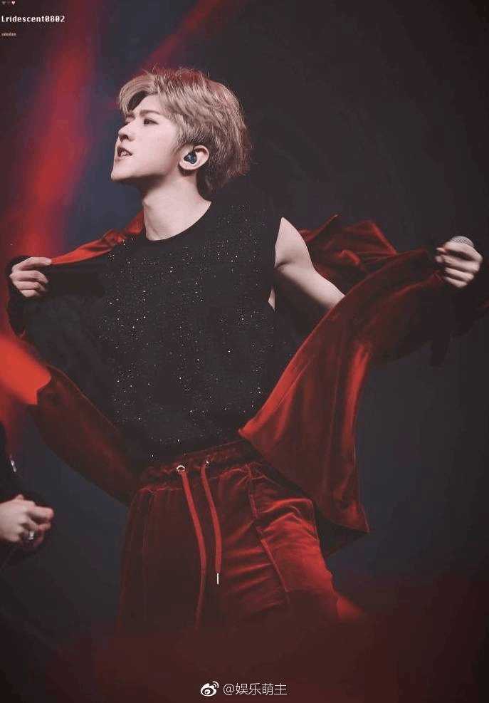 粉丝送蔡徐坤70年微博会员,赔偿3.2亿违约金,有