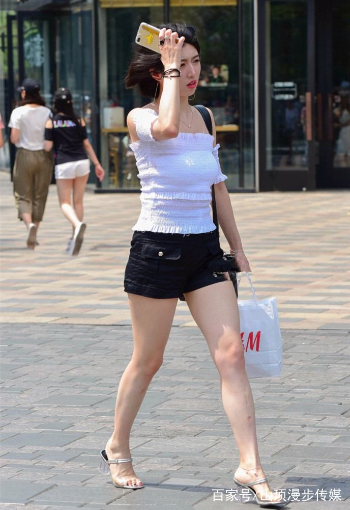 汉正街街拍:性感小姐姐巡街，惊艳武汉三镇