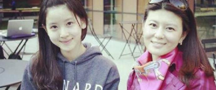 刘强东全家照:父母低调朴实,妹妹刘强茹曾