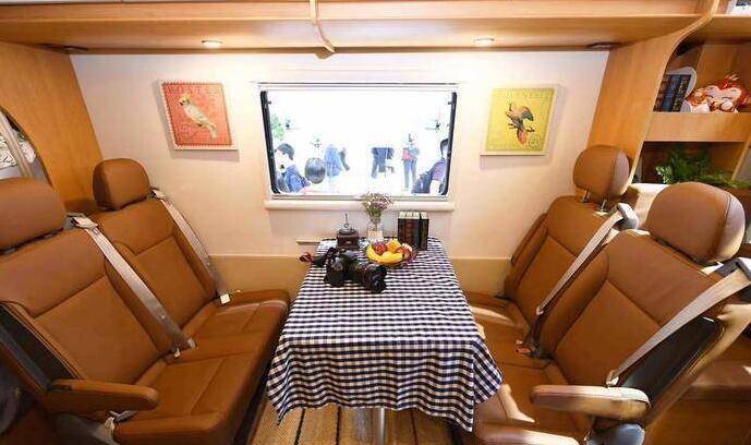 房车旅游上汽大通RV80房车亮相吃住行应有尽