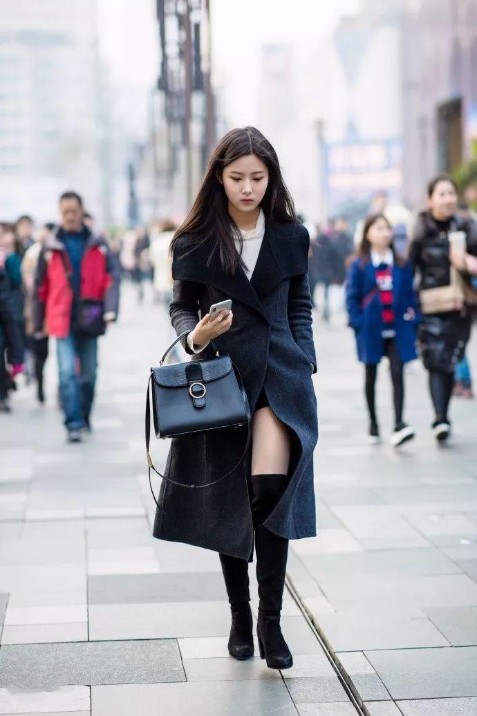 路人街拍 很有气质的漂亮仙女 若影若现的白嫩美腿才是亮点