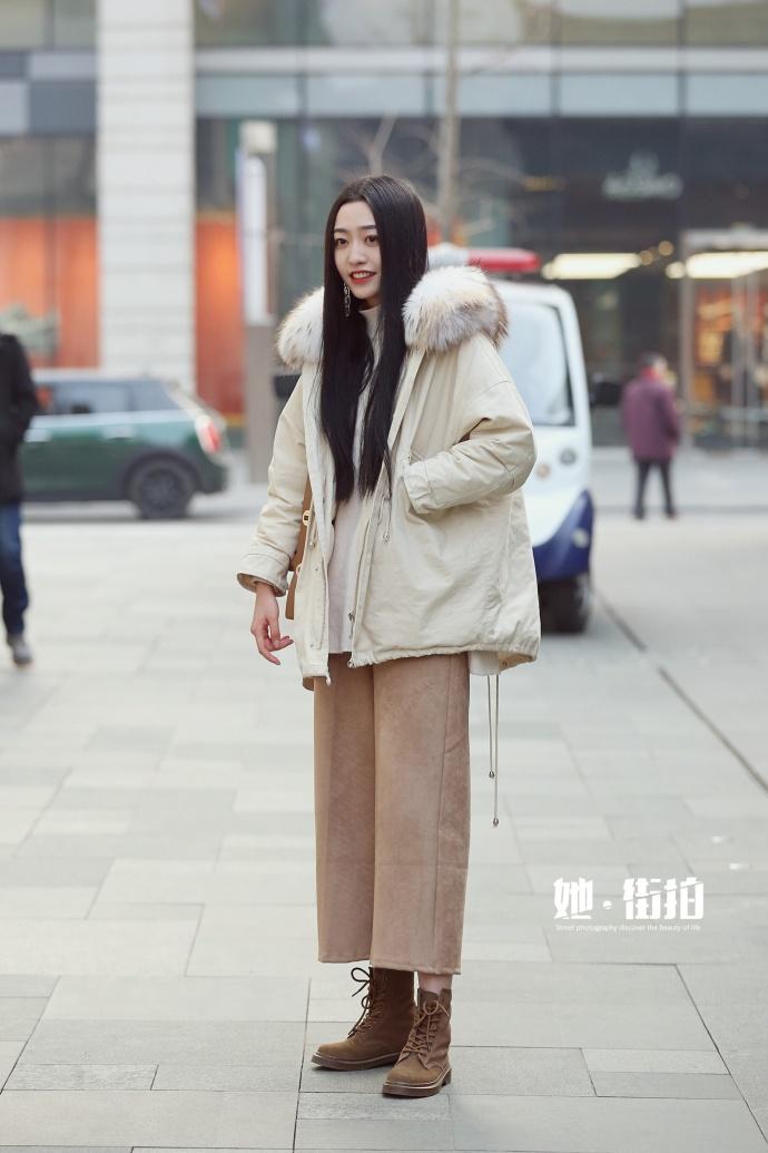 成都街拍, 丝绒卫衣搭配阔腿裤, 沉稳轻熟, 休闲