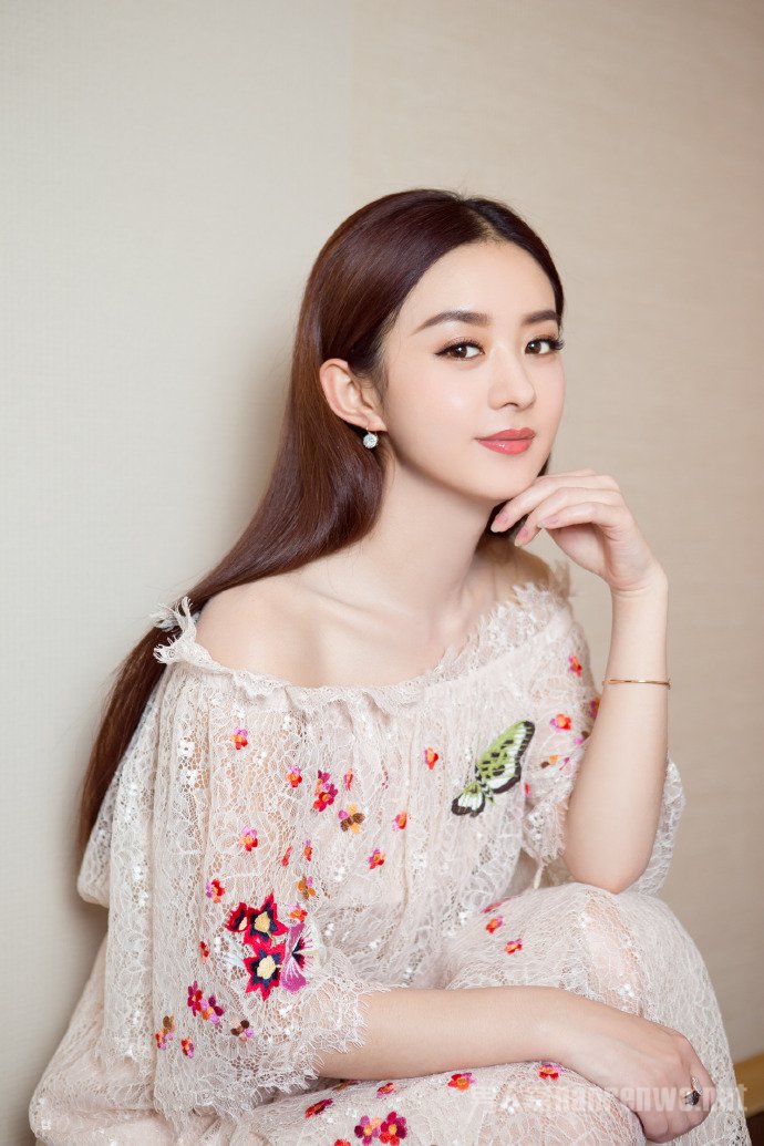 杨幂 杨幂,大幂幂是很多人的女神啊,她是长得真美.