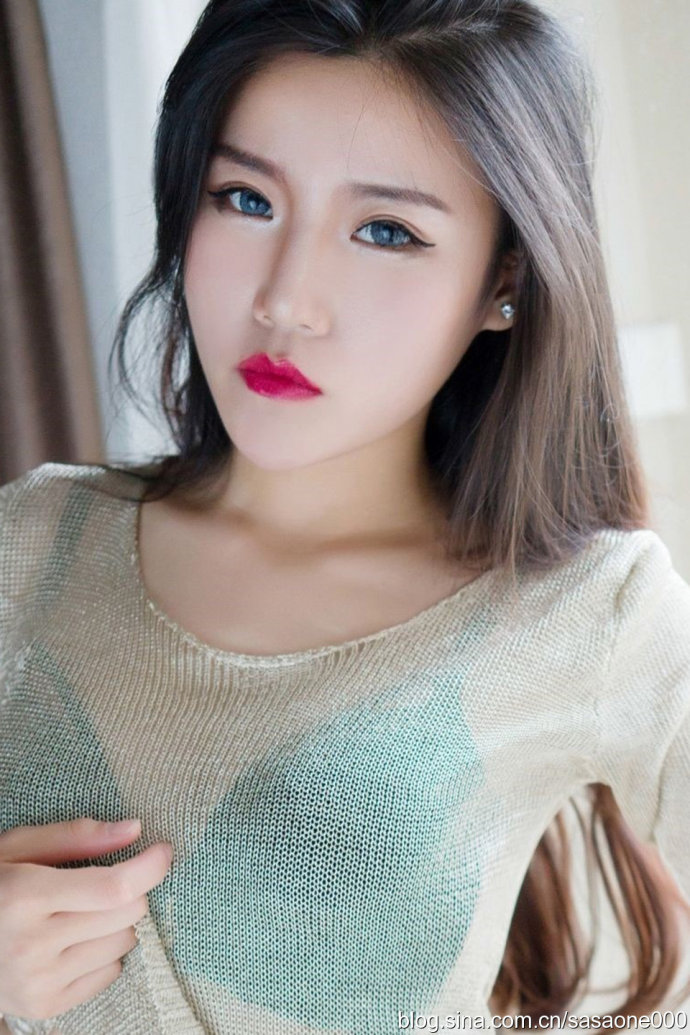 容颜些许成熟冷艳美女明星