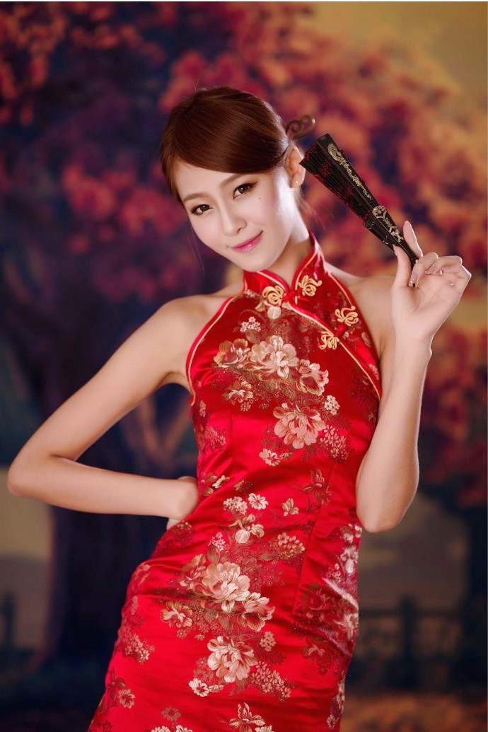 古韵红色旗袍美女展现东方女性气质的美