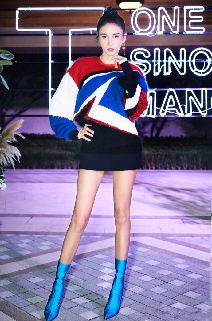 看了张蓝心的腿, 男人都要怀疑人生, 网友: 这腿是真的撩到我了