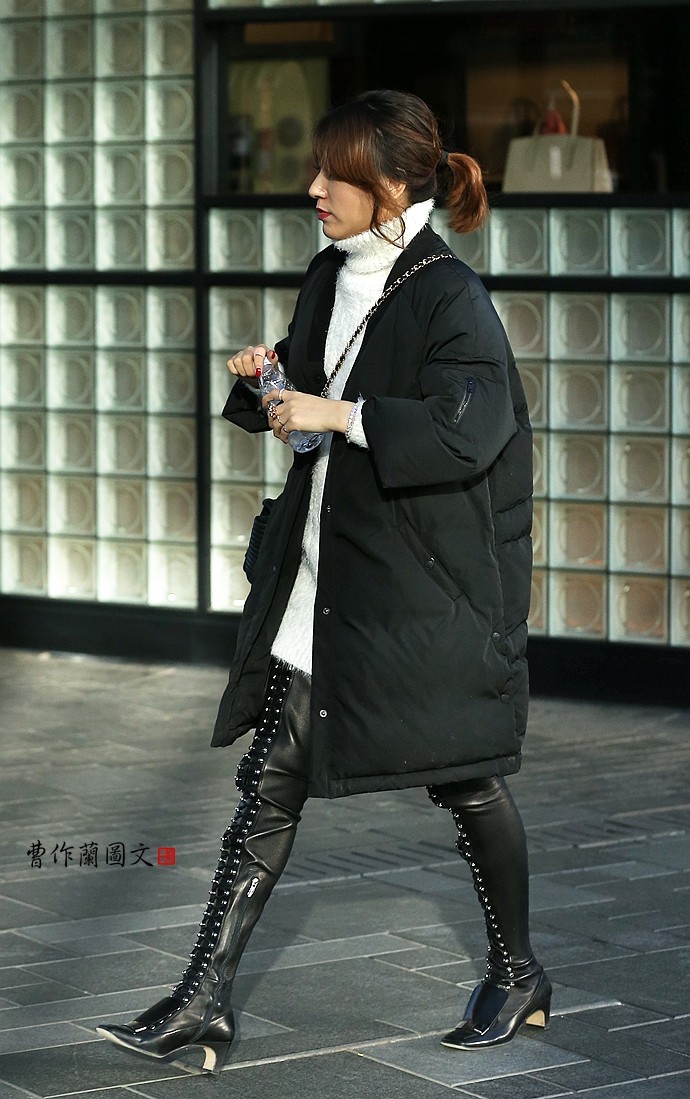 街拍：穿超高高筒靴的美女