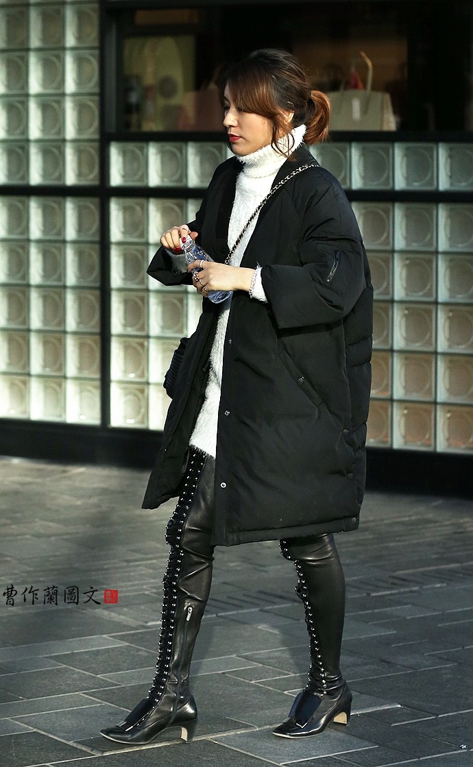 街拍：穿超高高筒靴的美女