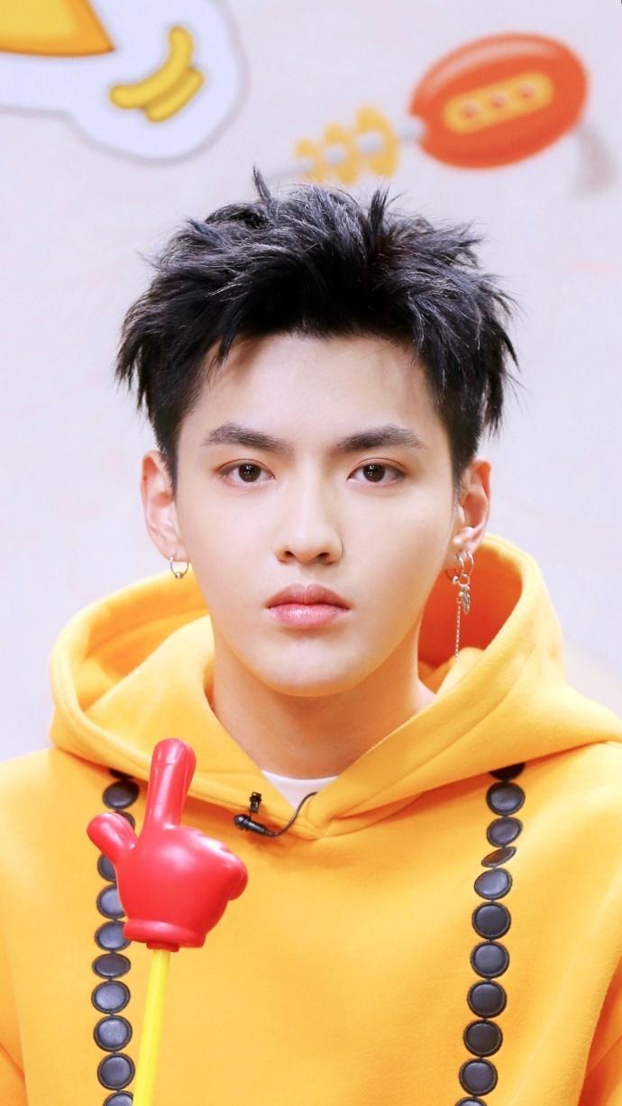 男人想要自己的脸型五官立体又帅气,发型有决